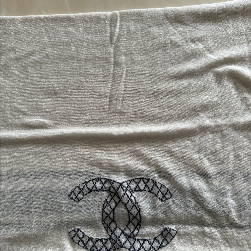 Chanel wool logo scarf - Picture 8 of 8